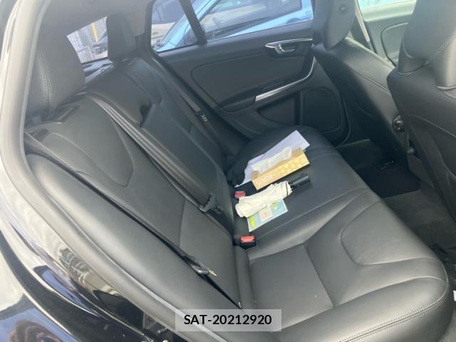Volvo V60 2014-03 7621150-13