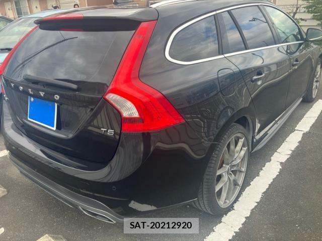 Volvo V60 2014-03 7621150-2