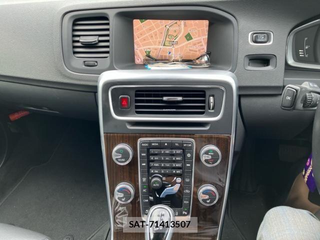 Volvo V60 2017-11 7621144-14