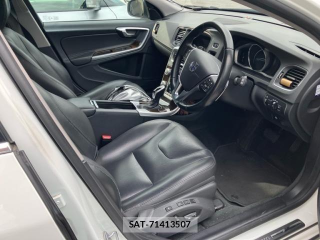 Volvo V60 2017-11 7621144-5