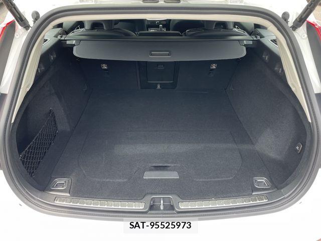 Volvo V60 2021-10 7621140-8