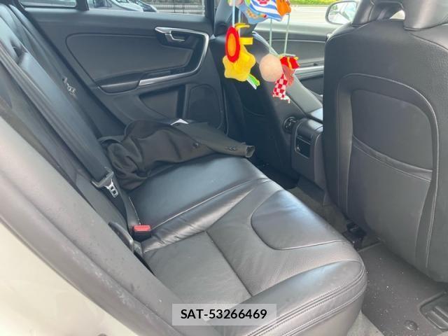 Volvo V60 2013-04 7621146-10