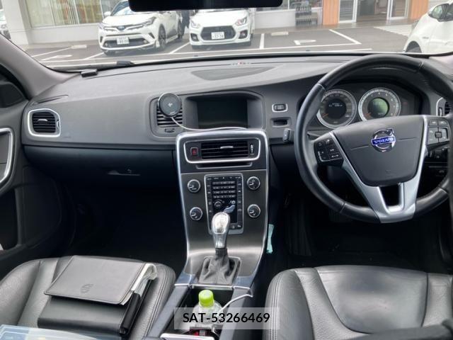 Volvo V60 2013-04 7621146-12
