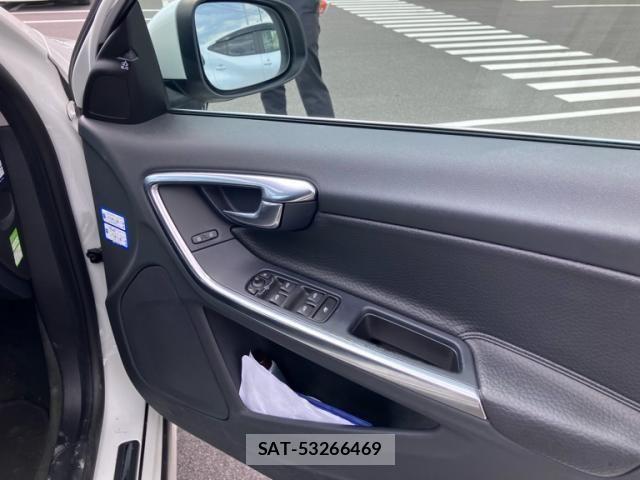 Volvo V60 2013-04 7621146-15