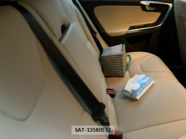 Volvo V60 2017-09 7730437-10
