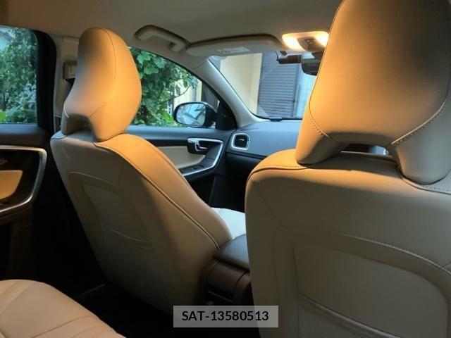 Volvo V60 2017-09 7730437-11