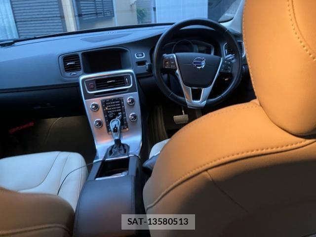 Volvo V60 2017-09 7730437-13