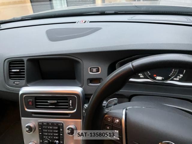 Volvo V60 2017-09 7730437-17