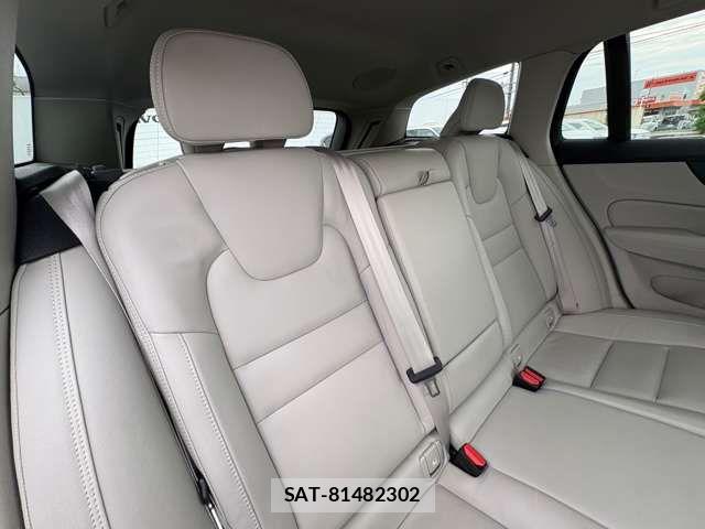 Volvo V60 2022-04 7790282-17