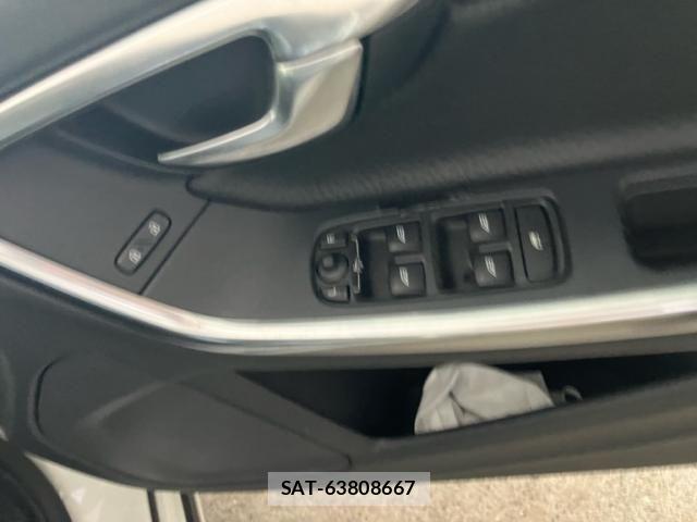 Volvo V60 2013-06 7880338-12