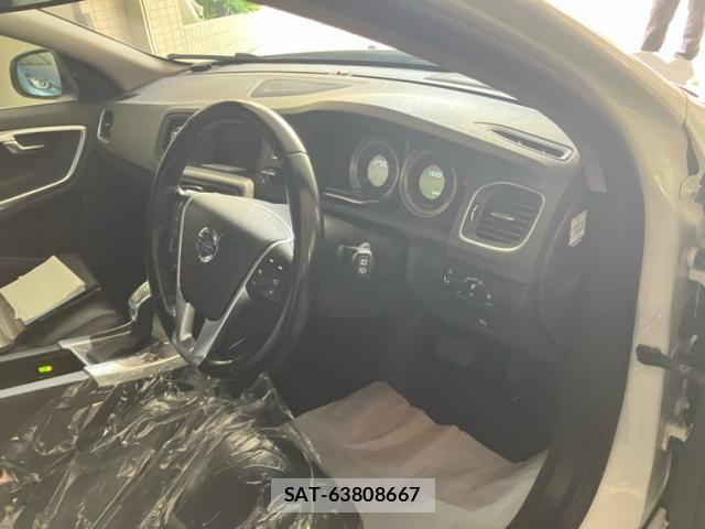 Volvo V60 2013-06 7880338-16