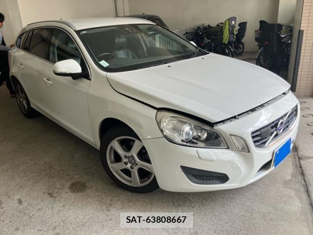Volvo V60 2013-06 7880338-1