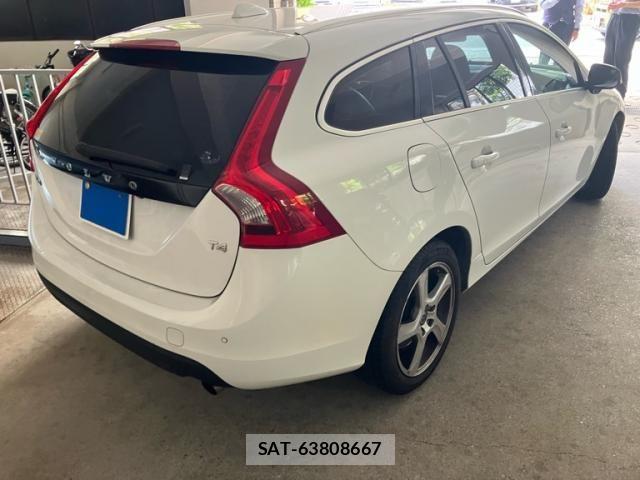 Volvo V60 2013-06 7880338-3
