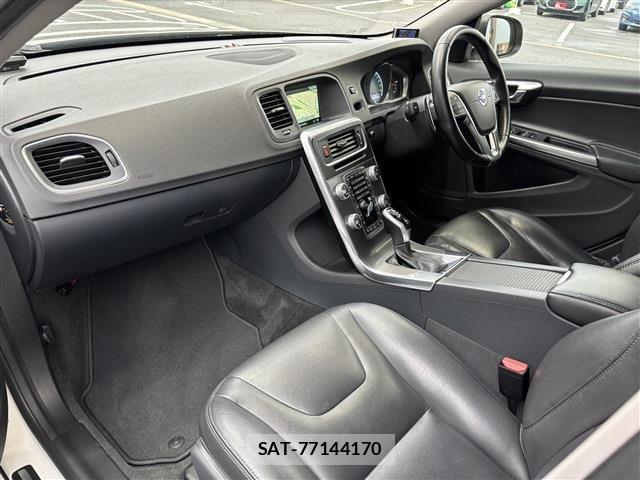 Volvo V60 2016-05 7880334-17
