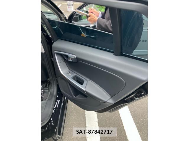 Volvo V60 2013-03 7880335-13
