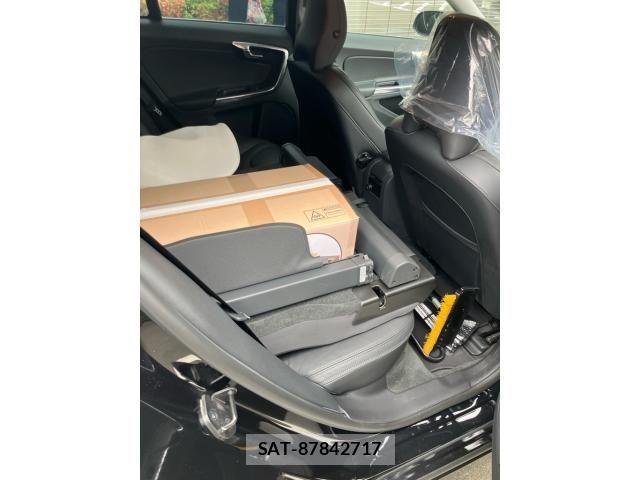 Volvo V60 2013-03 7880335-14
