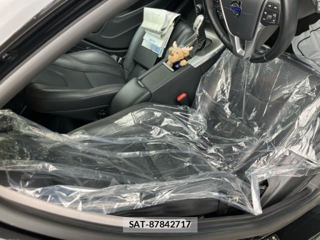 Volvo V60 2013-03 7880335-15