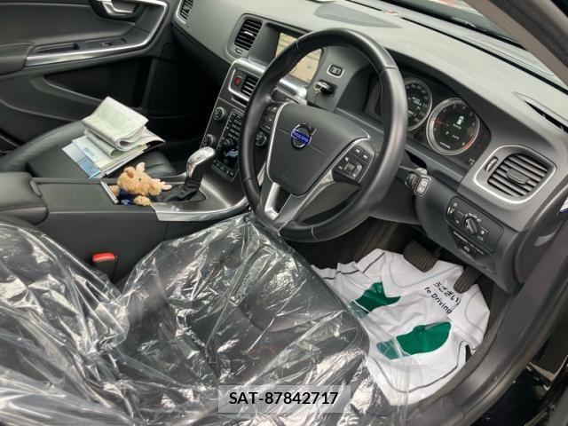 Volvo V60 2013-03 7880335-16