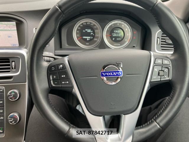 Volvo V60 2013-03 7880335-17