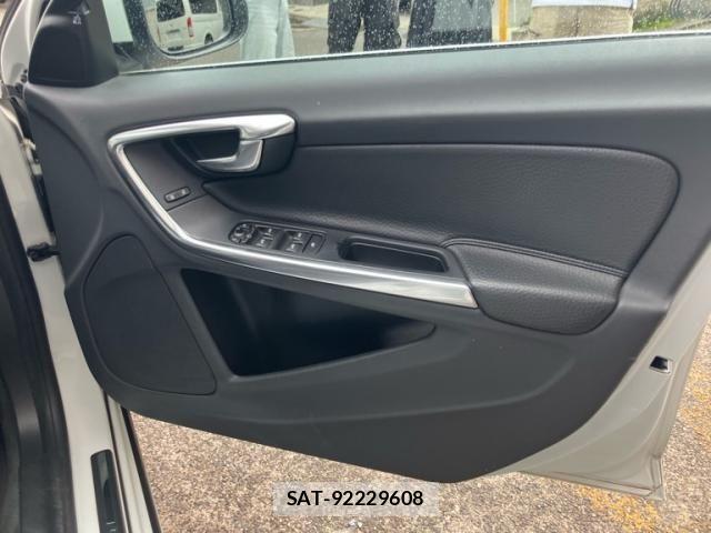 Volvo V60 2013-06 7880336-7