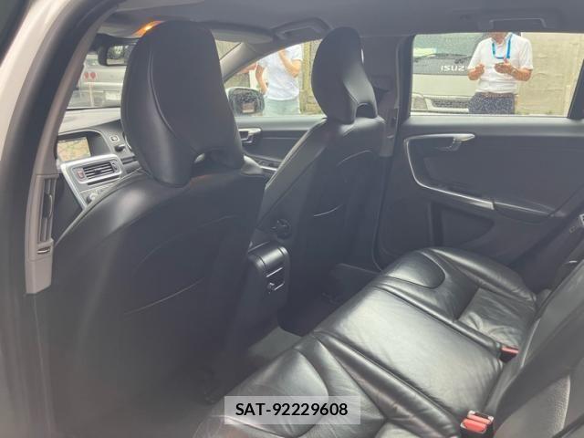 Volvo V60 2013-06 7880336-24