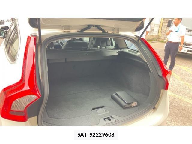 Volvo V60 2013-06 7880336-26