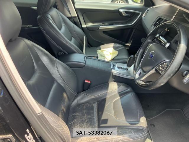 Volvo V60 2012-06 7964309-13