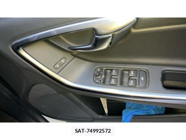 Volvo V60 2015-09 7981473-13
