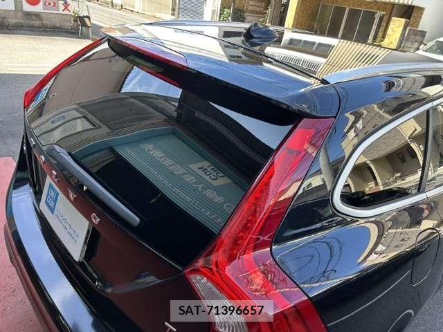 Volvo V60 2013-06 8039041-11