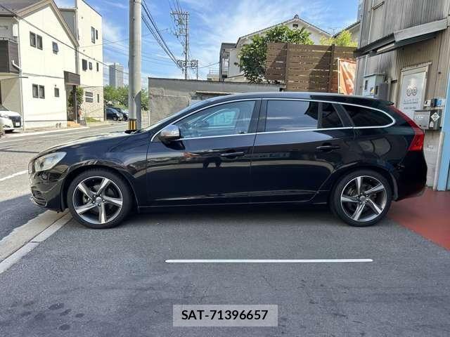 Volvo V60 2013-06 8039041-1