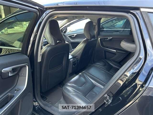 Volvo V60 2013-06 8039041-21