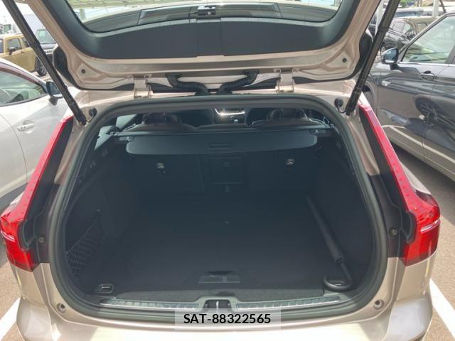 Volvo V60 2022-10 8039040-9