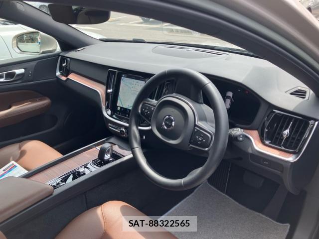 Volvo V60 2022-10 8039040-13