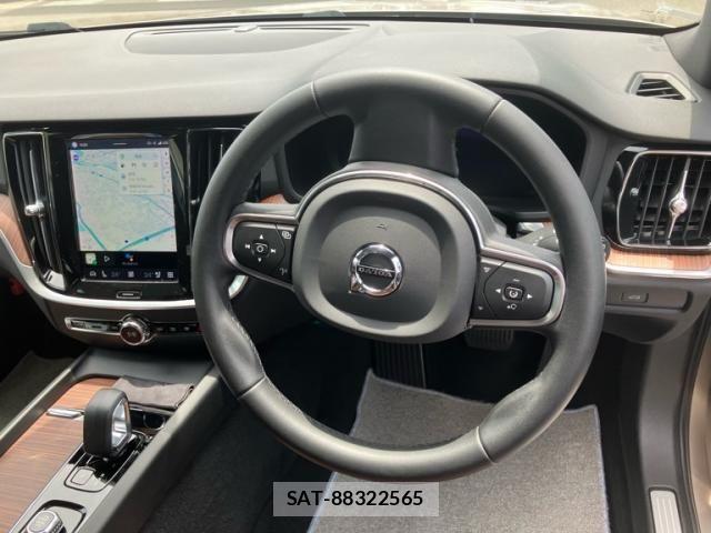 Volvo V60 2022-10 8039040-14