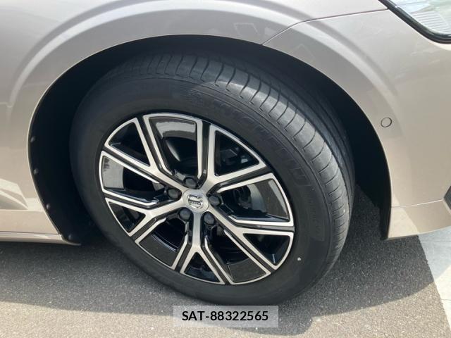 Volvo V60 2022-10 8039040-2