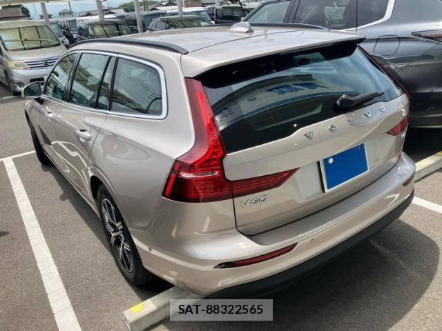 Volvo V60 2022-10 8039040-5