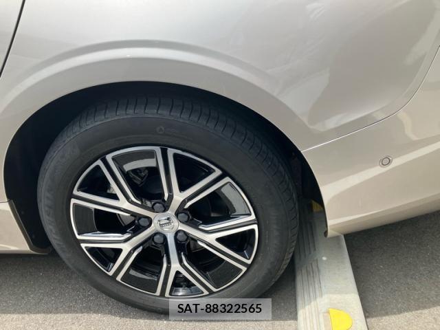Volvo V60 2022-10 8039040-6