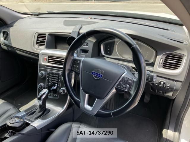Volvo V60 2015-04 8102543-9