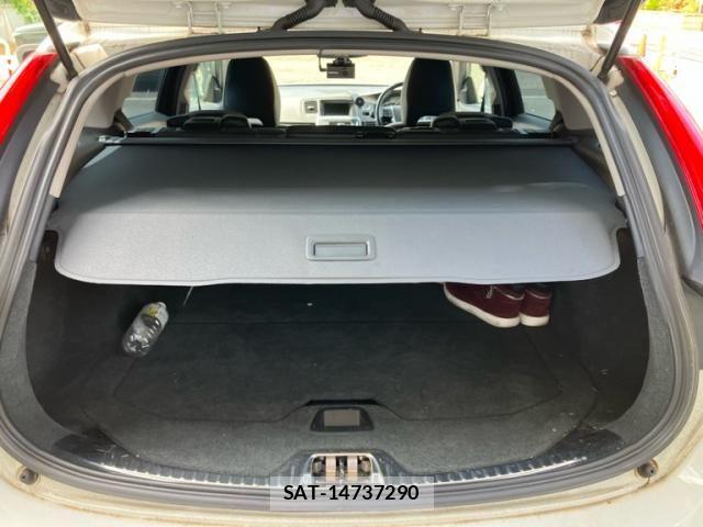 Volvo V60 2015-04 8102543-13