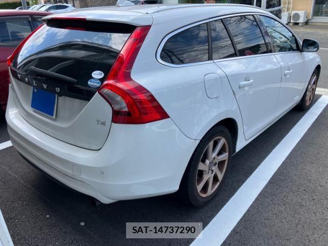 Volvo V60 2015-04 8102543-4