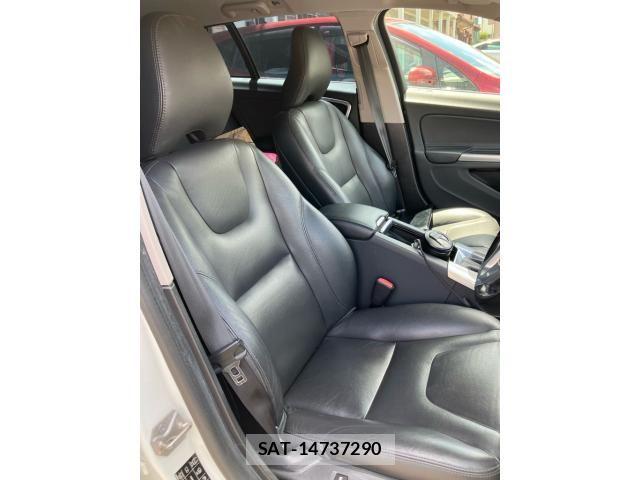 Volvo V60 2015-04 8102543-8
