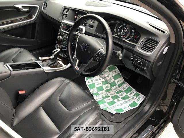 Volvo V60 2018-03 8102542-1