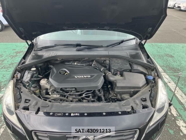 Volvo V60 2011-05 8102546-10
