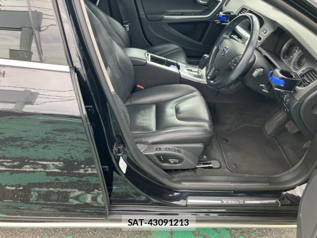 Volvo V60 2011-05 8102546-12
