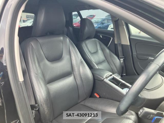 Volvo V60 2011-05 8102546-14