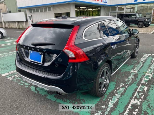 Volvo V60 2011-05 8102546-2