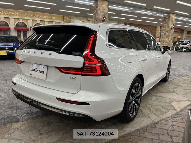 Volvo V60 2025-07 8132879-10