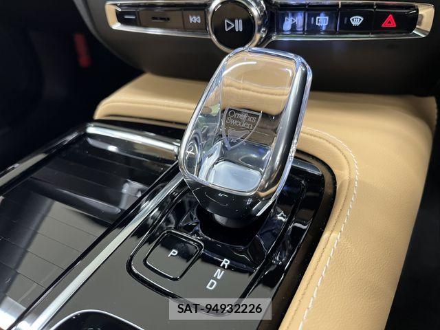 Volvo V60 2025-08 8132878-9