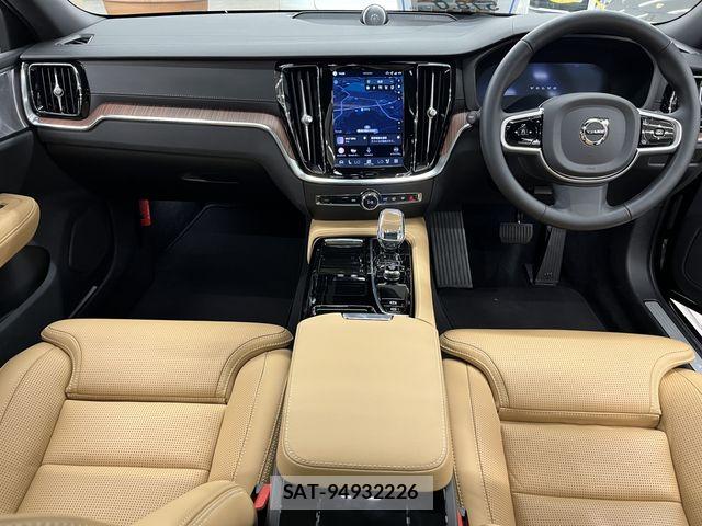 Volvo V60 2025-08 8132878-1