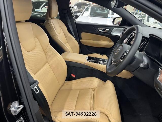 Volvo V60 2025-08 8132878-3